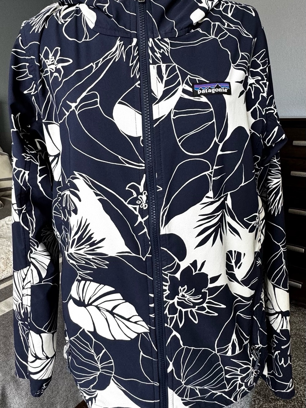 Patagonia women’s Bajadas hoodie full zip jacket, navy white, floral